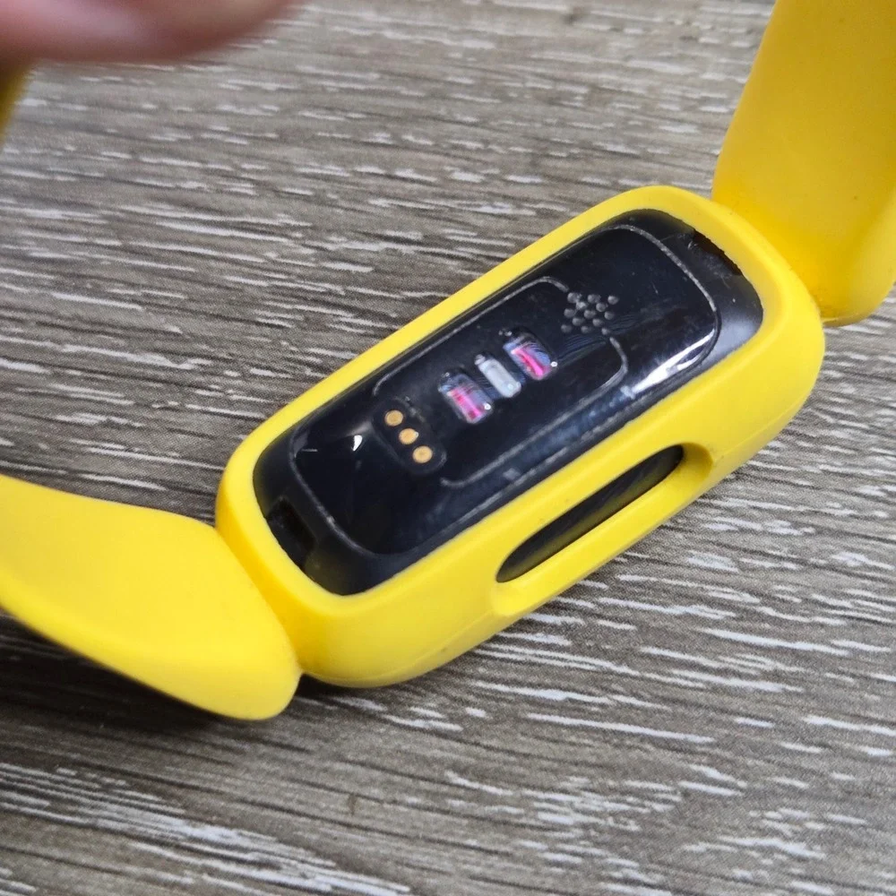 Fitbit Inspire 2 Minions Special Activity Tracker Watch Yellow Tested fb418